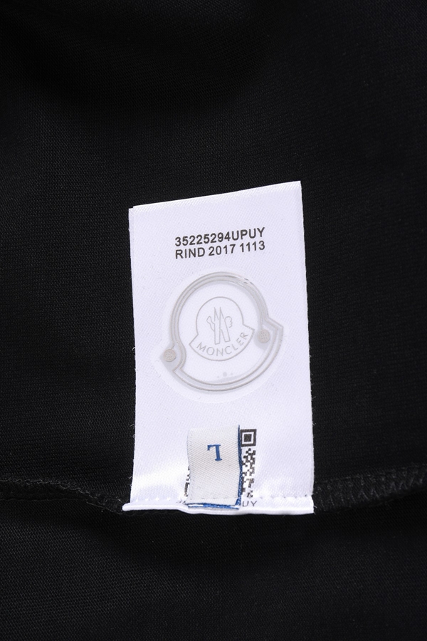 ブランドTシャツ着用イメージ